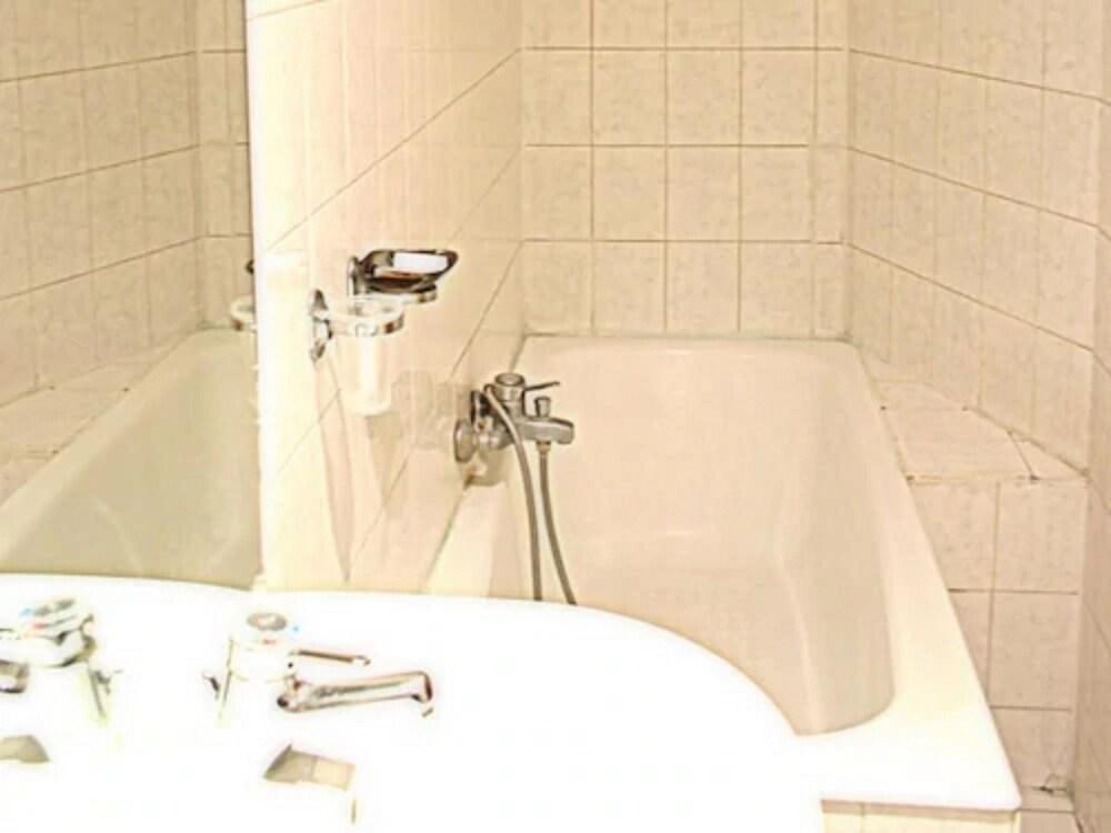 Pax 18e Hotel Parijs