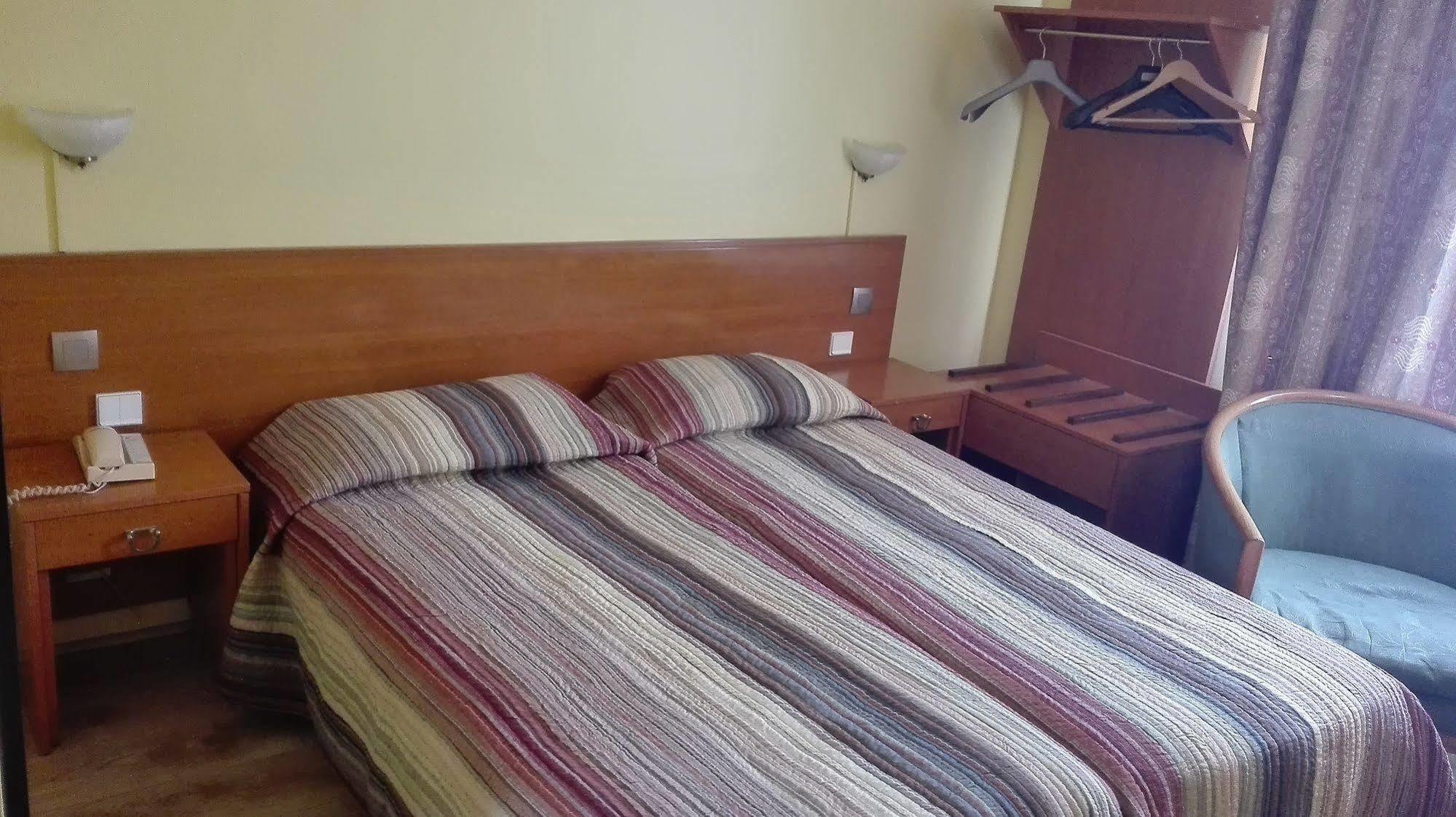 Pax 18e Hotel Parijs