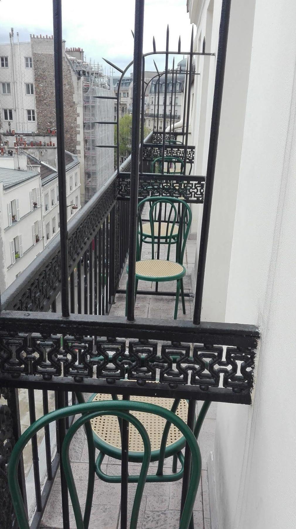 Pax 18e Hotel Parijs